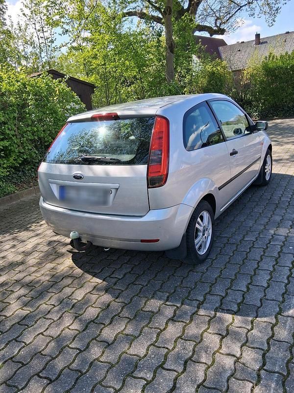 Usata Ford Fiesta Ghia 80 CV (58 kW) 2003 Argento Utilitaria