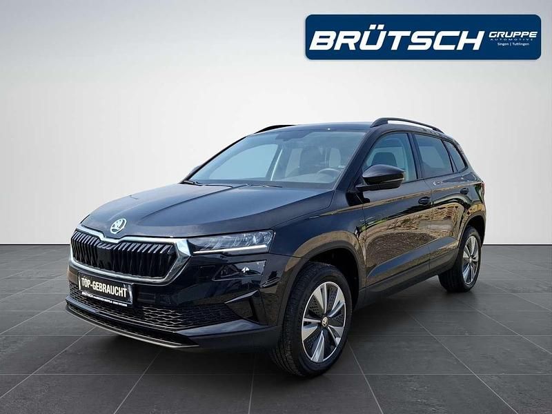 Schwarzmagic perleffekt metallic Gebraucht 2024 Skoda Karoq Selection SUV | 31.480 € (Guter Preis) - Bild 1/4