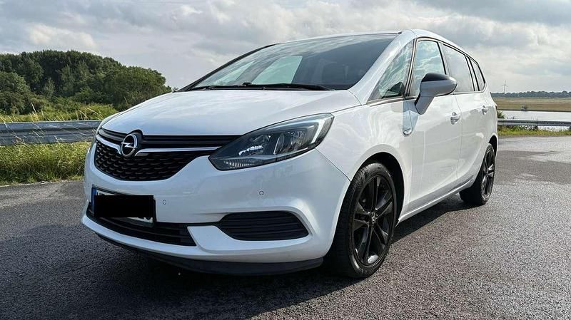 Weiß Gebraucht 2017 Opel Zafira Tourer drive Van / Kleinbus | 8.501 € - Bild 1/4
