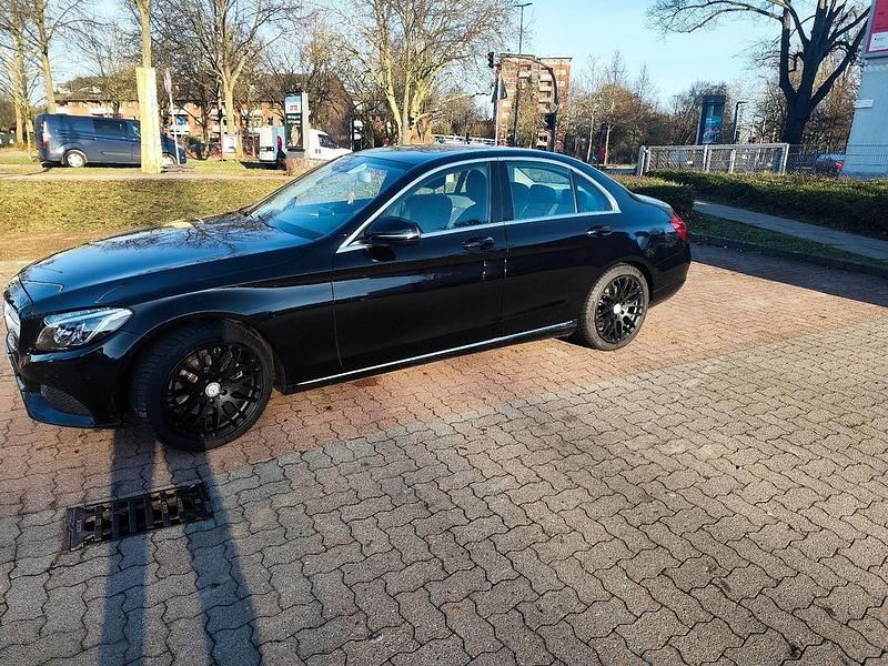 Schwarz Gebraucht 2016 Mercedes C220 Avantgarde Limousine | 17.990 € (Fairer Preis) - Bild 1/4