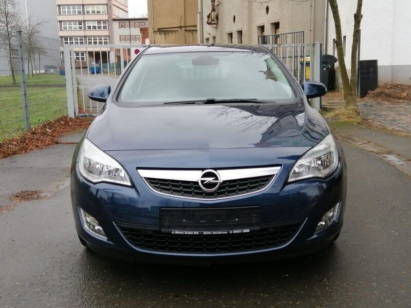 Gebraucht Opel Astra Design Edition 116 PS (85 kW) 2011 Blau Limousine