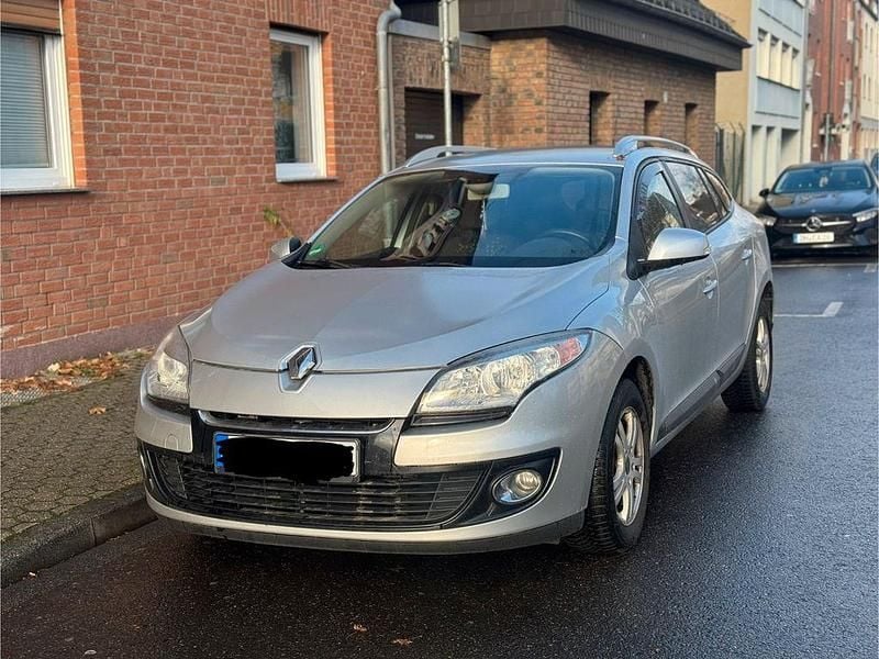 Silber Gebraucht 2013 Renault Mégane III Limousine | 3.000 € (Superpreis) - Bild 1/4