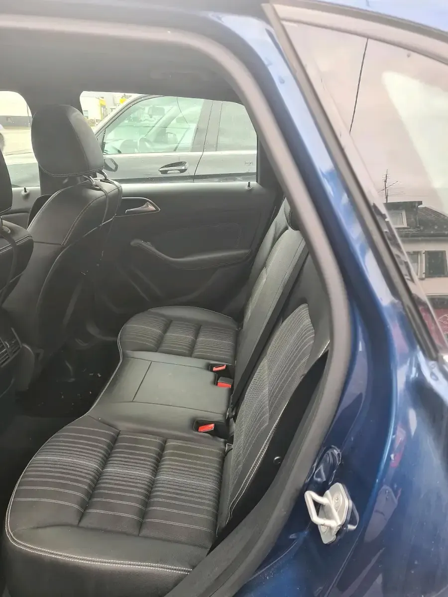 Gebraucht Mercedes B200 156 PS (114 kW) 2012 Blau Van / Kleinbus