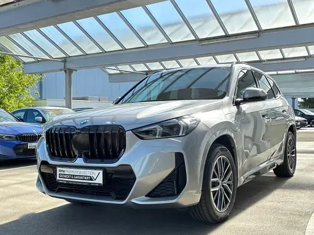 Gebraucht BMW X1 M Sport 245 PS (180 kW) 2023 Spacesilber (metallic) SUV