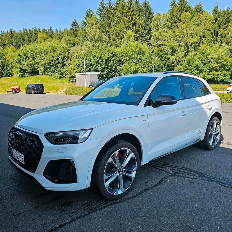 Weiß Gebraucht 2021 Audi Q5 Edition .1 SUV | 45.800 € (Teuer) - Bild 1/4