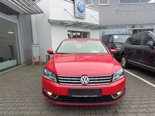 Gebraucht VW Passat Business 150 PS (110 kW) 2012 Rot Limousine
