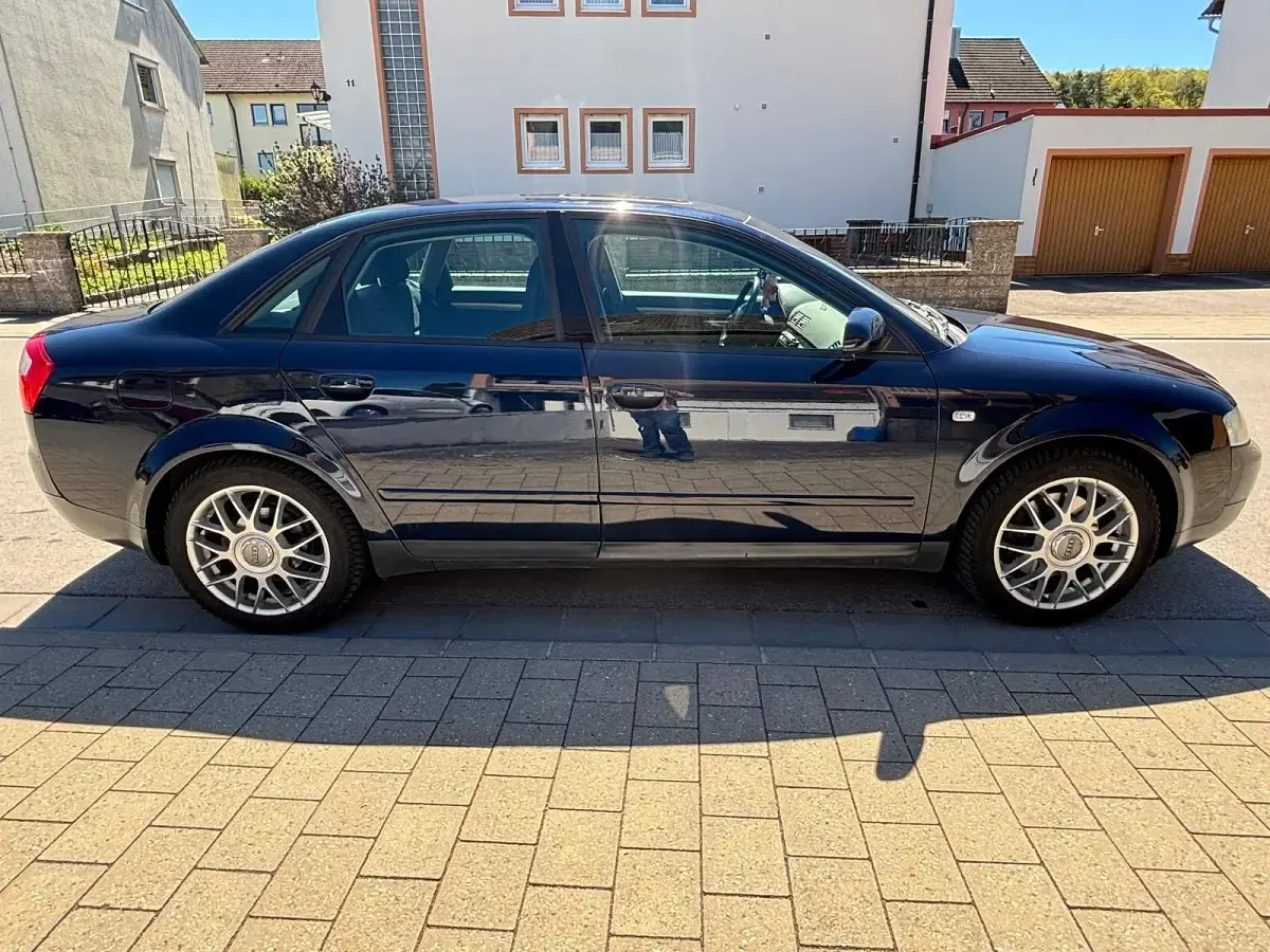 Gebraucht Audi A4 170 PS (125 kW) 2003 Blau Limousine