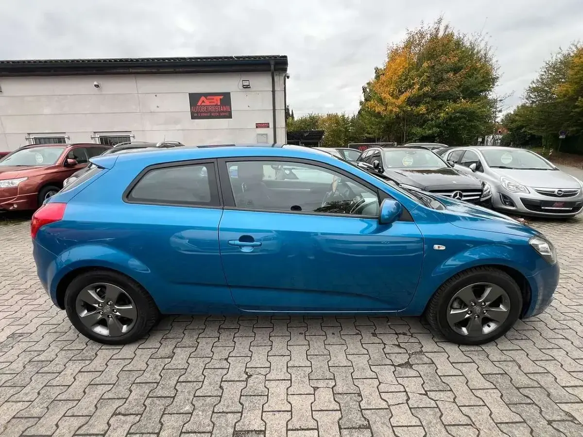 Używany Kia ProCeed 90 KM (66 kW) 2010 Niebieski Hatchback