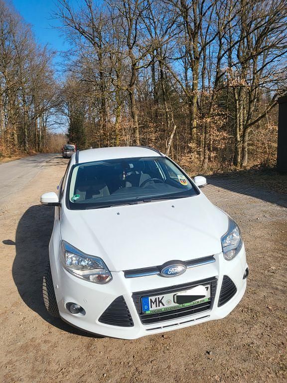 Weiß Gebraucht 2014 Ford Focus SYNC Edition Kombi | 7.500 € (Etwas zu teuer) - Bild 1/4