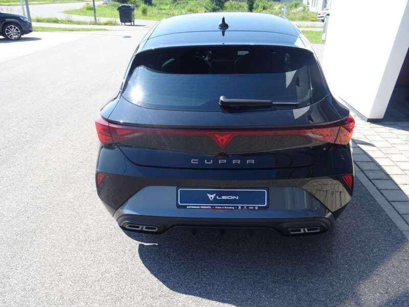 Neu Cupra Leon 150 PS (110 kW) 2025 Midnight schwarz (metallic) Limousine
