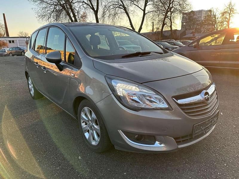 Gebraucht Opel Meriva Edition 95 PS (69 kW) 2014 Muskatgrau/muskat braun(m2) Van / Kleinbus