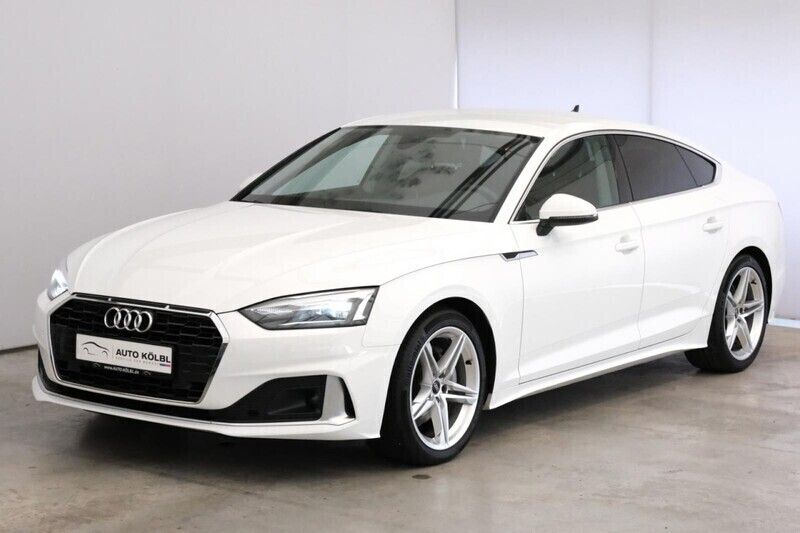 Weiß Gebraucht 2021 Audi A5 Sportback Advanced Limousine | 30.990 € (Fairer Preis) - Bild 1/4