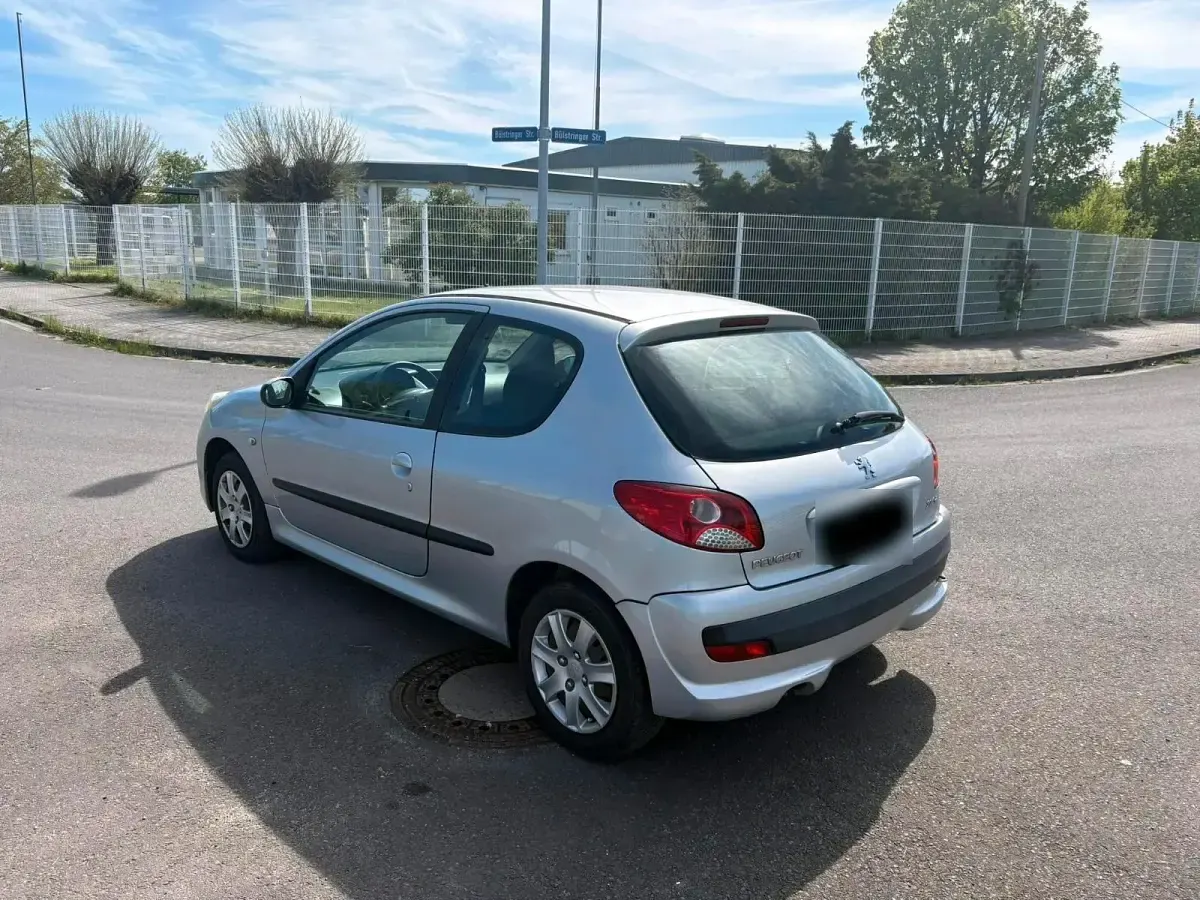 Gebraucht Peugeot 206+ 60 PS (44 kW) 2009 Grau Kleinwagen