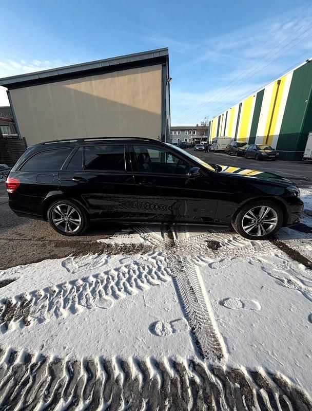 Gebraucht Mercedes E300 231 PS (169 kW) 2015 Schwarz Kombi