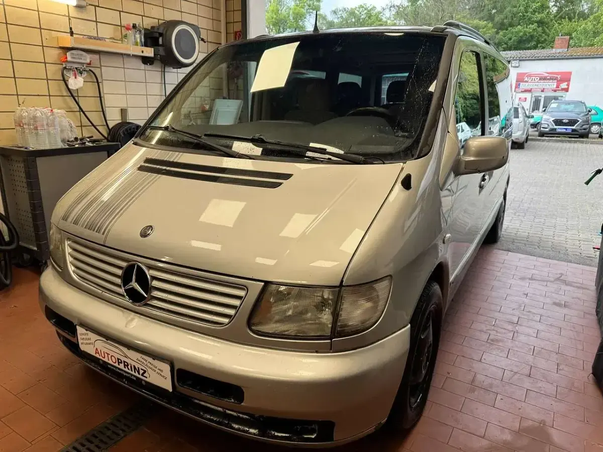 Gebraucht Mercedes V200 102 PS (75 kW) 2001 Bril.silver metallic mb 9744 Van / Kleinbus