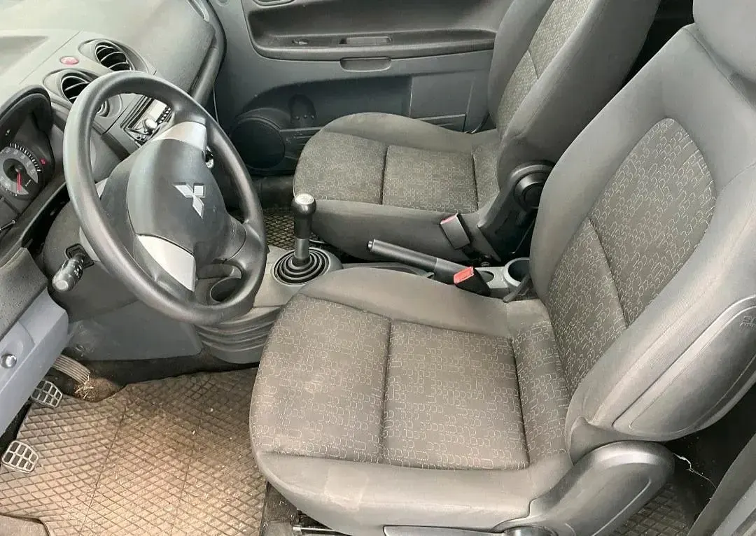 Gebraucht Mitsubishi Colt Inform 75 PS (55 kW) 2010 Weiß Kleinwagen
