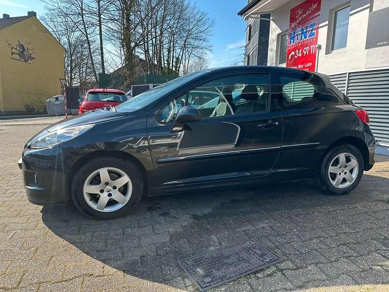 Gebraucht Peugeot 207 Tendance 73 PS (53 kW) 2011 Schwarz Kleinwagen