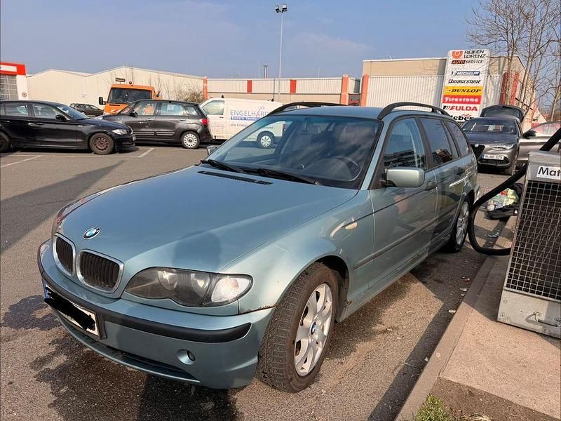 Gebraucht BMW 320 150 PS (110 kW) 2002 Silber Kombi