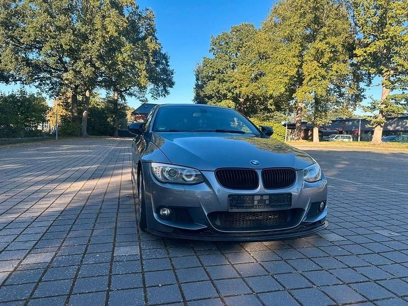 Grau Gebraucht 2013 BMW 320 M Sport Coupé | 9.400 € (Fairer Preis) - Bild 1/4
