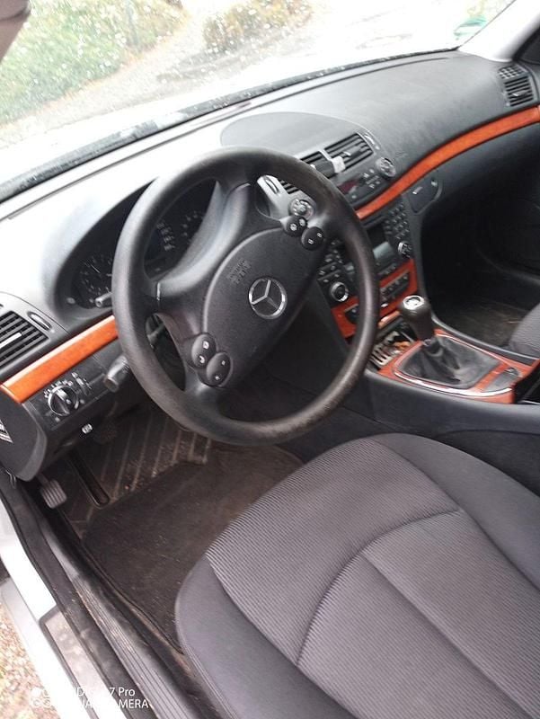 Gebraucht Mercedes E200 Avantgarde 184 PS (135 kW) 2006 Silber Kombi