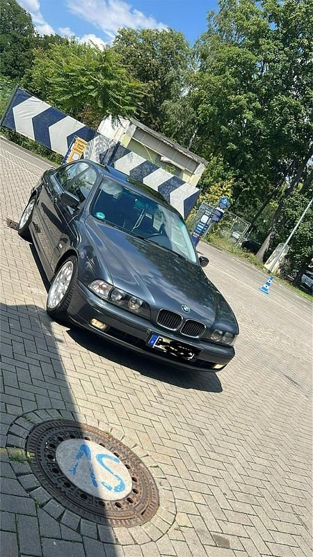 Grau Gebraucht 2000 BMW 2000 Limousine | 3.800 € - Bild 1/4
