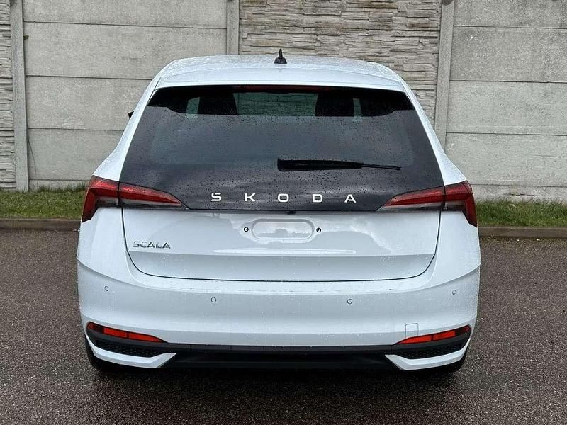 Neu Skoda Scala Selection 116 PS (85 kW) 2026 Weiß moon metallic Kleinwagen