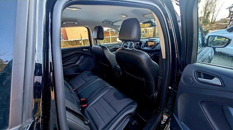 Gebraucht Ford Kuga 180 PS (132 kW) 2016 Schwarz SUV