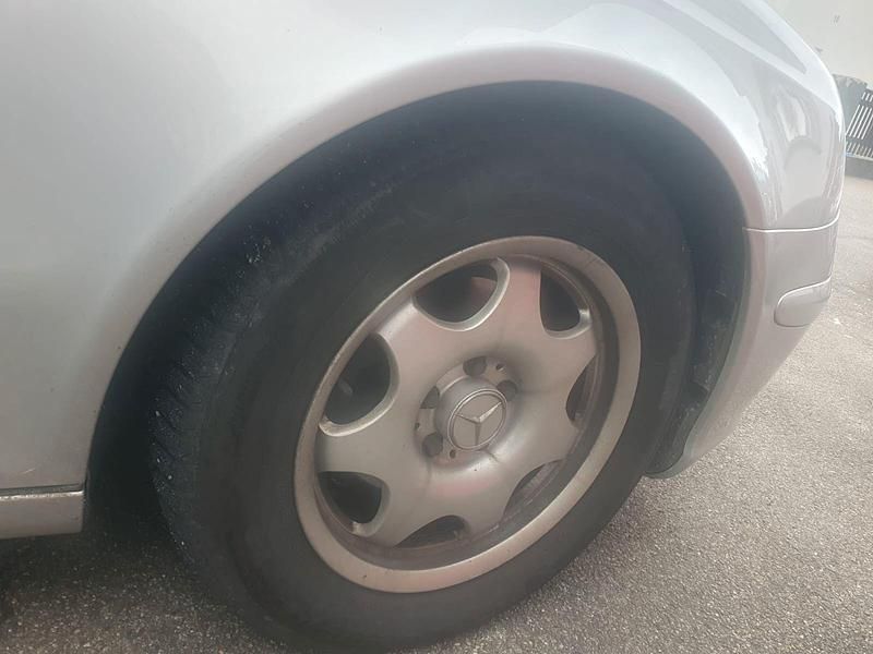 Gebraucht Mercedes E220 Classic 150 PS (110 kW) 2004 Silber Limousine