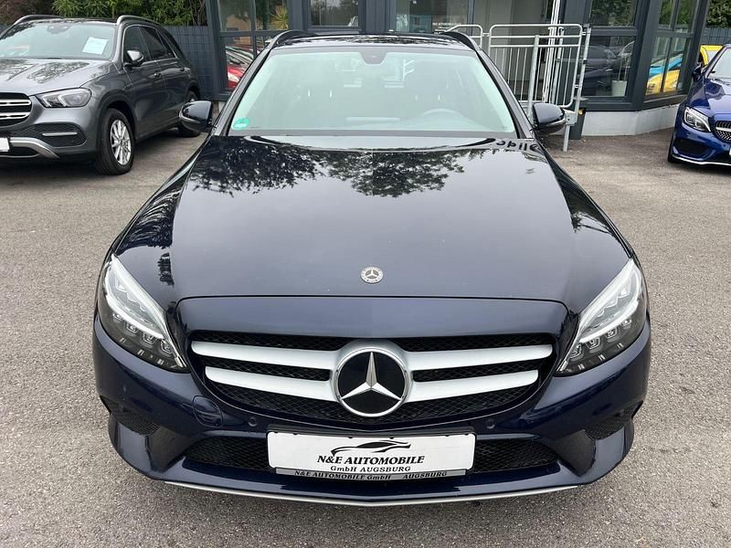 Gebraucht Mercedes C180 122 PS (89 kW) 2020 Blau Kombi