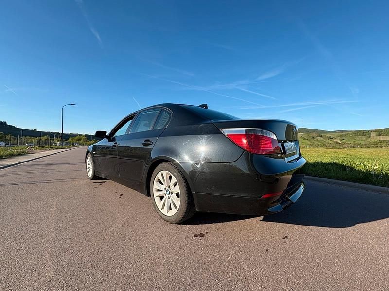 Używany BMW 530 258 KM (189 kW) 2007 Czarny Sedan/Limuzyna