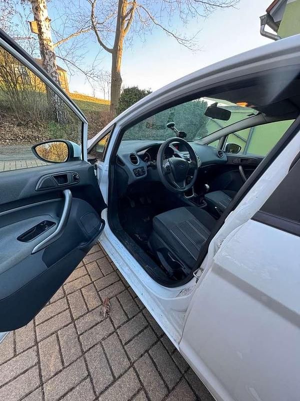 Gebraucht Ford Fiesta Titanium 120 PS (88 kW) 2009 Weiß Kleinwagen