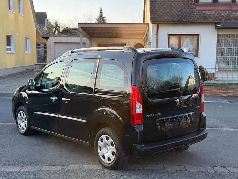 Gebraucht Peugeot Partner Tepee Tendance 92 PS (67 kW) 2012 Schwarz Van / Kleinbus