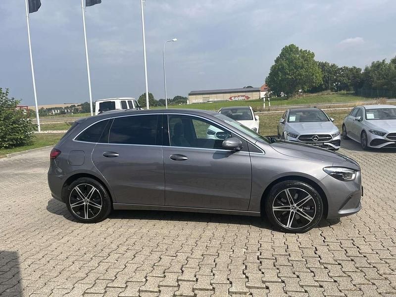 Gebraucht Mercedes B250e Advanced 218 PS (160 kW) 2024 Lack mountaingrau Van / Kleinbus