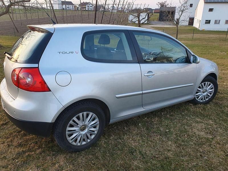 Second-hand VW Golf V 80 CP (58 kW) 2007 Argintiu Berlinǎ