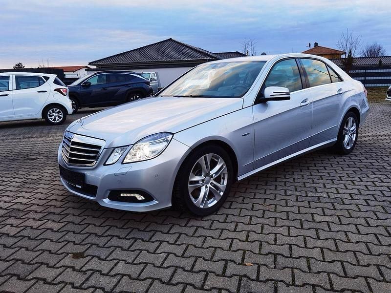 Silber Gebraucht 2009 Mercedes E350 Avantgarde Limousine | 8.995 € (Superpreis) - Bild 1/4