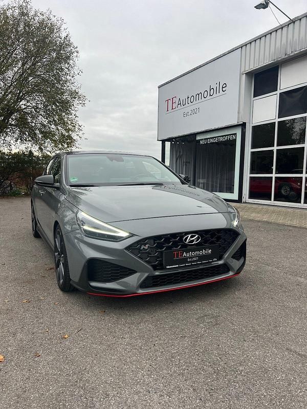 Grau Gebraucht 2021 Hyundai i30 Limousine | 26.900 € (Fairer Preis) - Bild 1/4