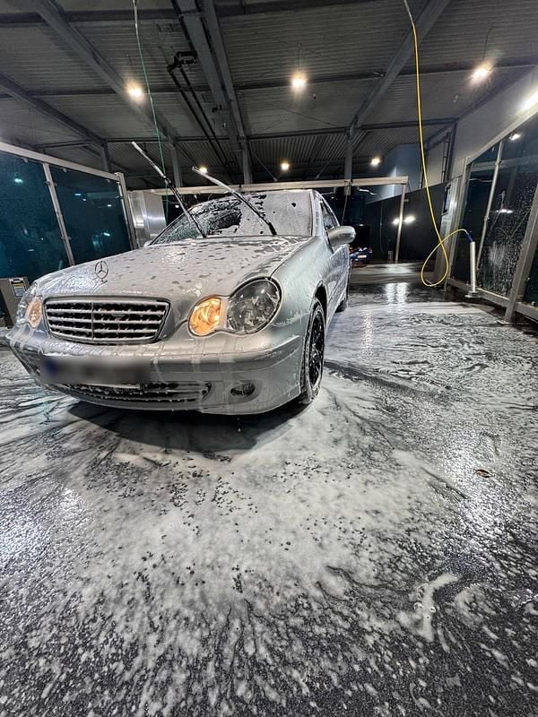 Grau Gebraucht 2006 Mercedes C180 Limousine | 4.750 € (Fairer Preis) - Bild 1/4