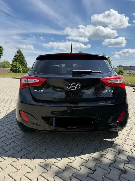 Gebraucht Hyundai i30 Select 99 PS (72 kW) 2017 Schwarz Limousine