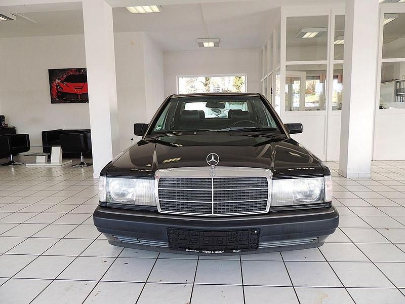Gebraucht Mercedes 190 Sportline 118 PS (86 kW) 1990 Schwarz Limousine