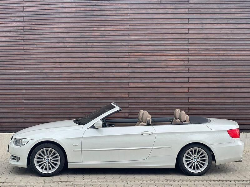 Weiß Gebraucht 2010 BMW 320 Cabriolet Sport Line Cabrio | 18.250 € (Teuer) - Bild 1/4