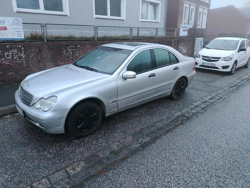 Silber Gebraucht 2001 Mercedes C180 Limousine | 700 € (Superpreis) - Bild 1/4
