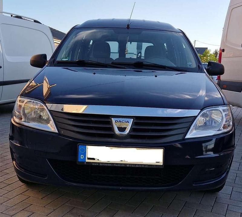 Blau Gebraucht 2012 Dacia Logan MCV Lauréate Kombi | 2.480 € (Superpreis) - Bild 1/4