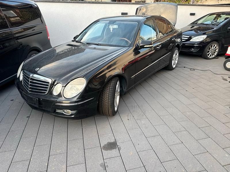 Schwarz Gebraucht 2006 Mercedes E320 Limousine | 2.600 € (Superpreis) - Bild 1/4