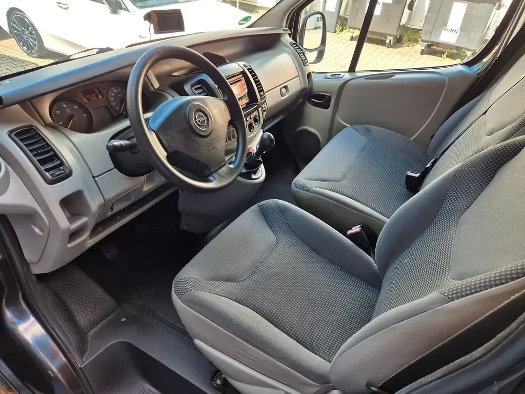 Gebraucht Opel Vivaro 114 PS (83 kW) 2008 Schwarz Van / Kleinbus