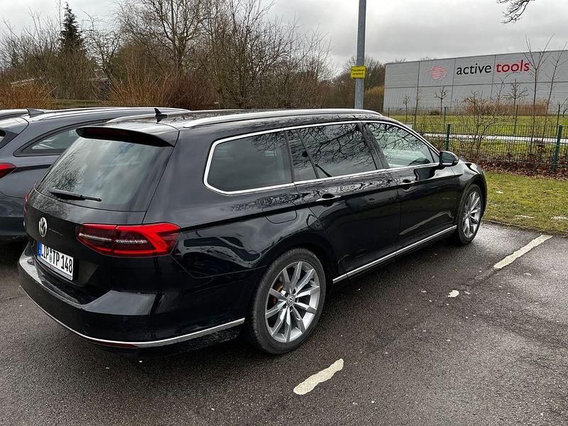 Gebraucht VW Passat Highline 150 PS (110 kW) 2019 Schwarz Kombi