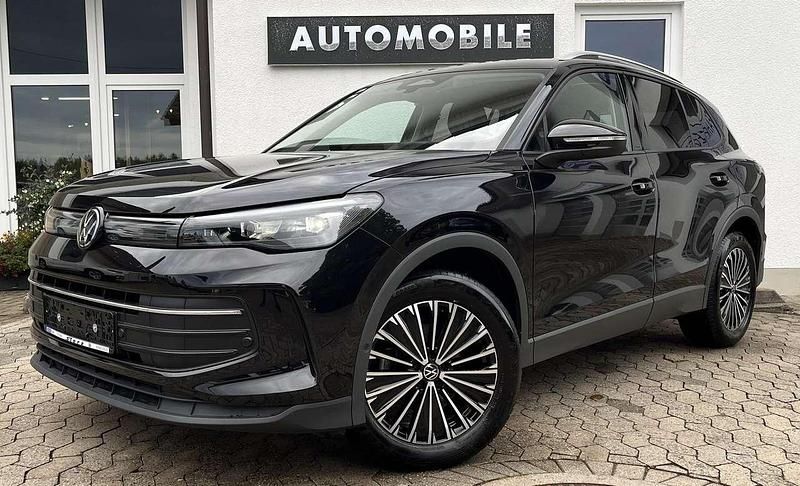 Deep black perleffekt Gebraucht 2024 VW Tiguan Life SUV | 33.979 € (Fairer Preis) - Bild 1/4