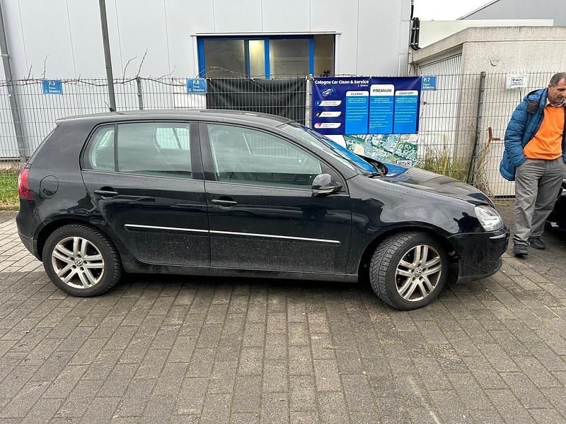 Gebraucht VW Golf V 105 PS (77 kW) 2008 Schwarz Kleinwagen