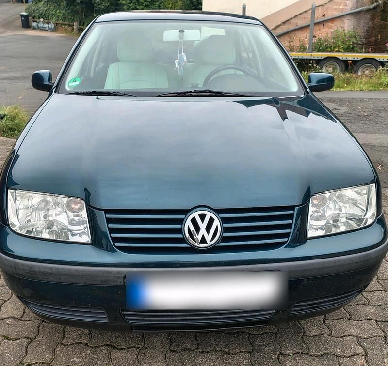 Grün Gebraucht 2002 VW Bora Limousine | 3.999 € - Bild 1/4