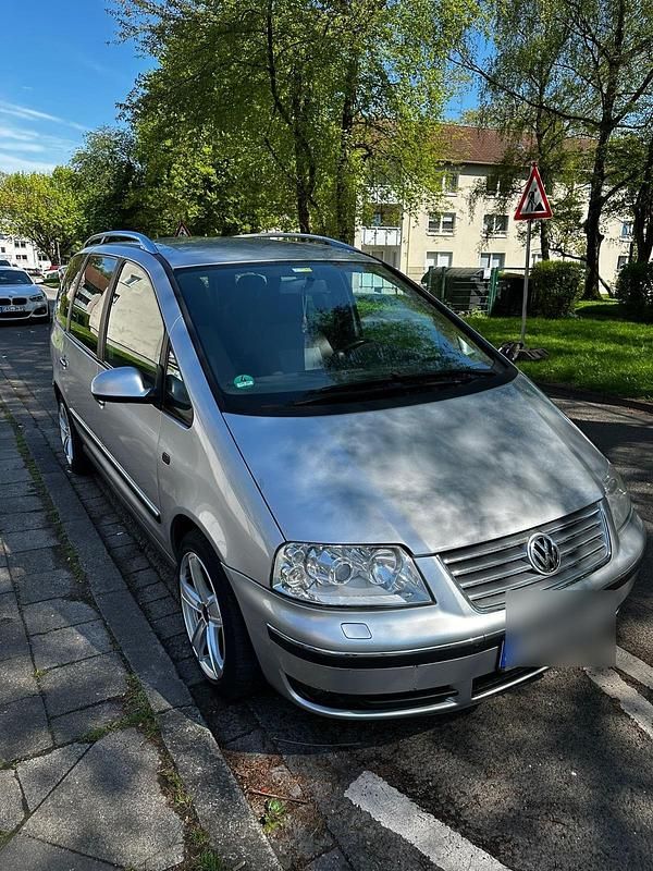 Silber Gebraucht 2009 VW Sharan Exclusive Van / Kleinbus | 5.500 € (Etwas zu teuer) - Bild 1/4