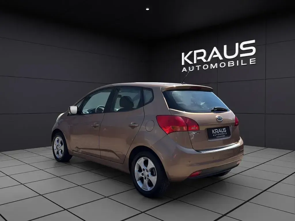 Gebraucht Kia Venga Spirit 125 PS (91 kW) 2010 Caramelgold Kleinwagen